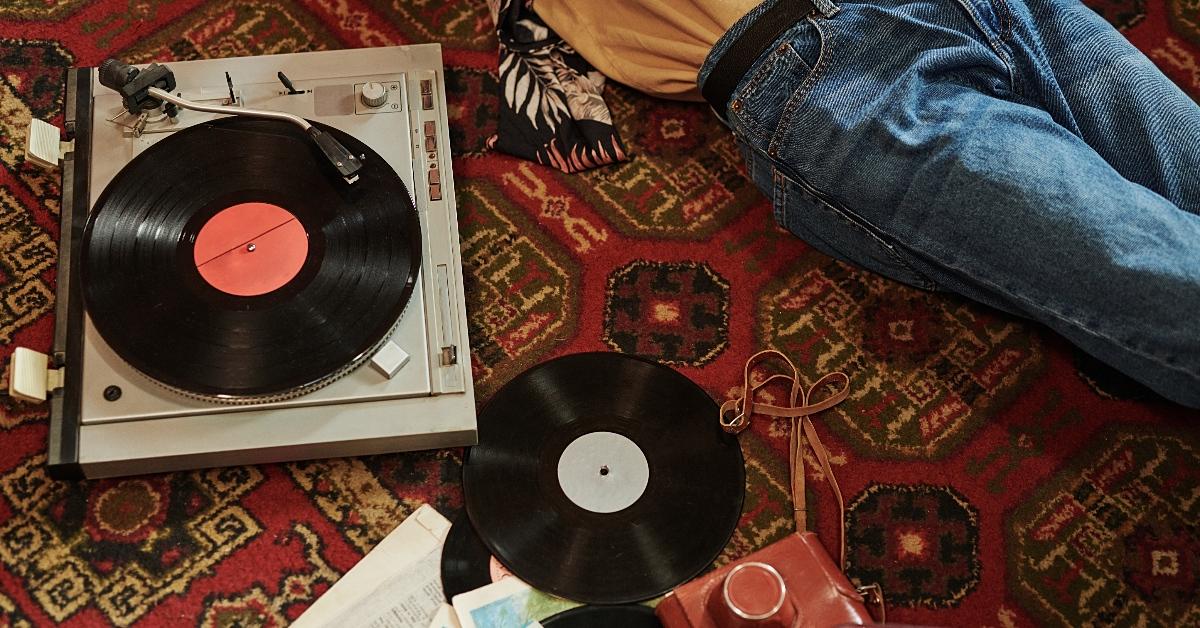 Are Vinyl Data and CDs Dangerous For the Setting? Let’s Talk about